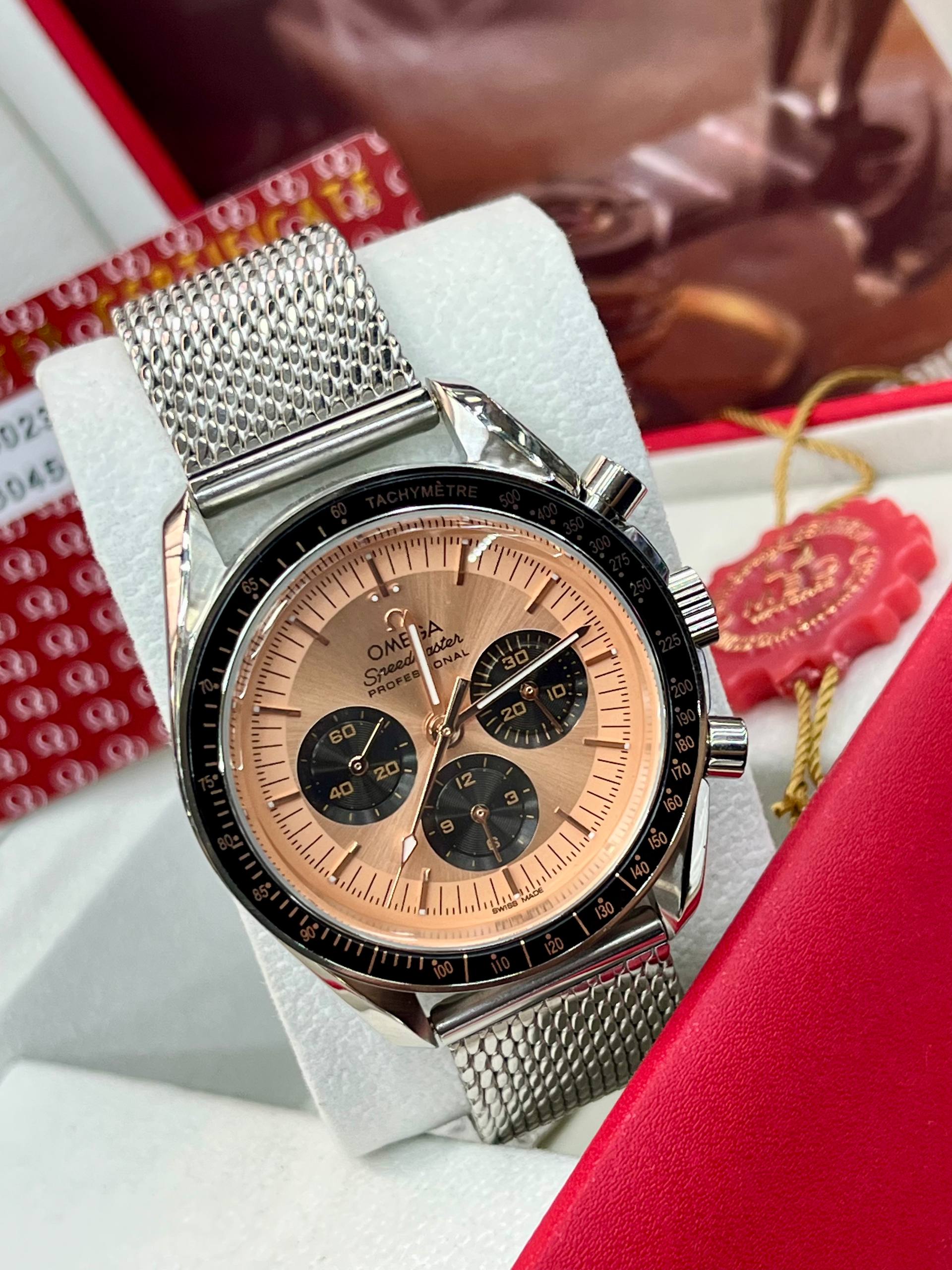 OMEGA SPEEDMASTER SNOOPY